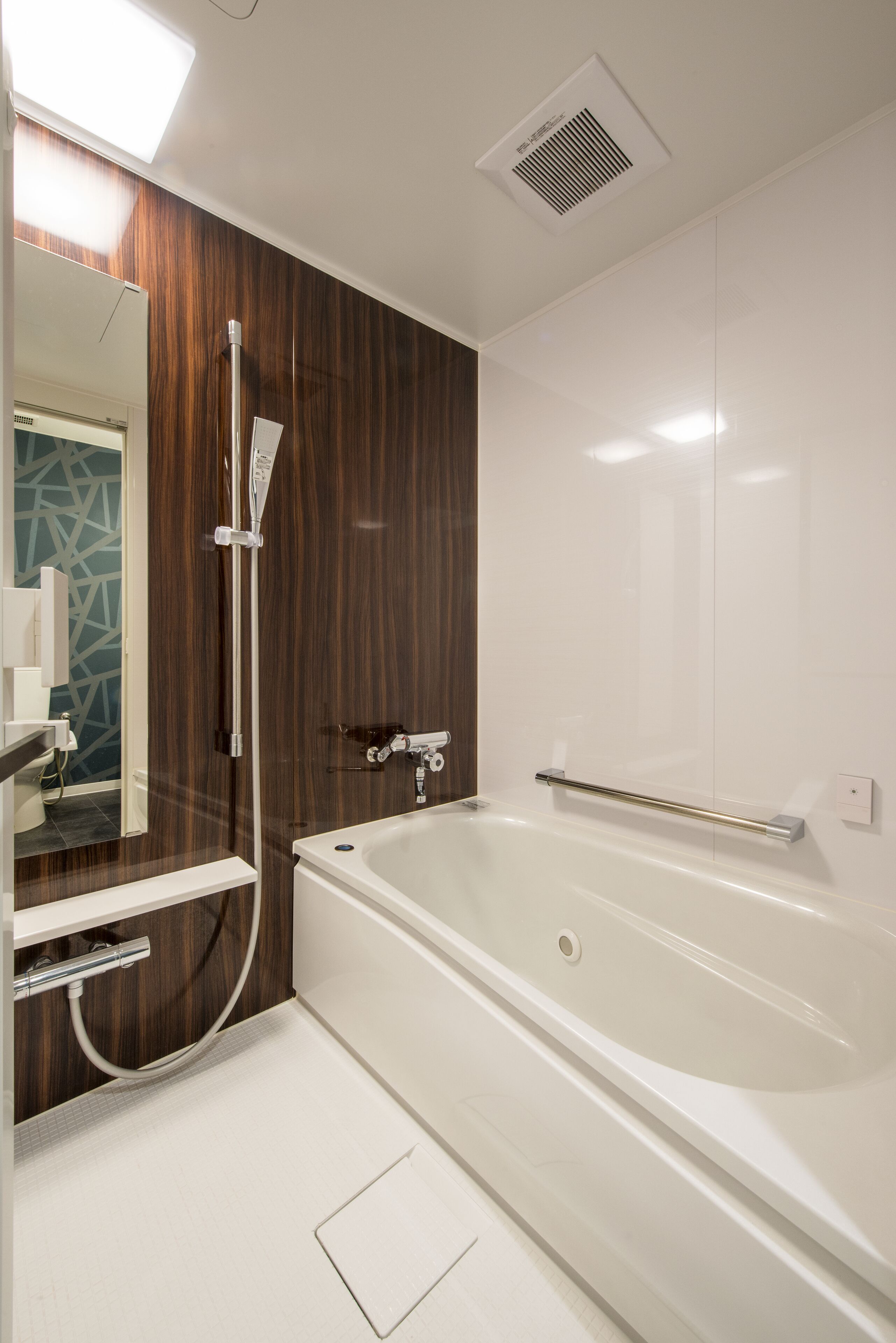 free toiletries, hair dryer, slippers, bidet