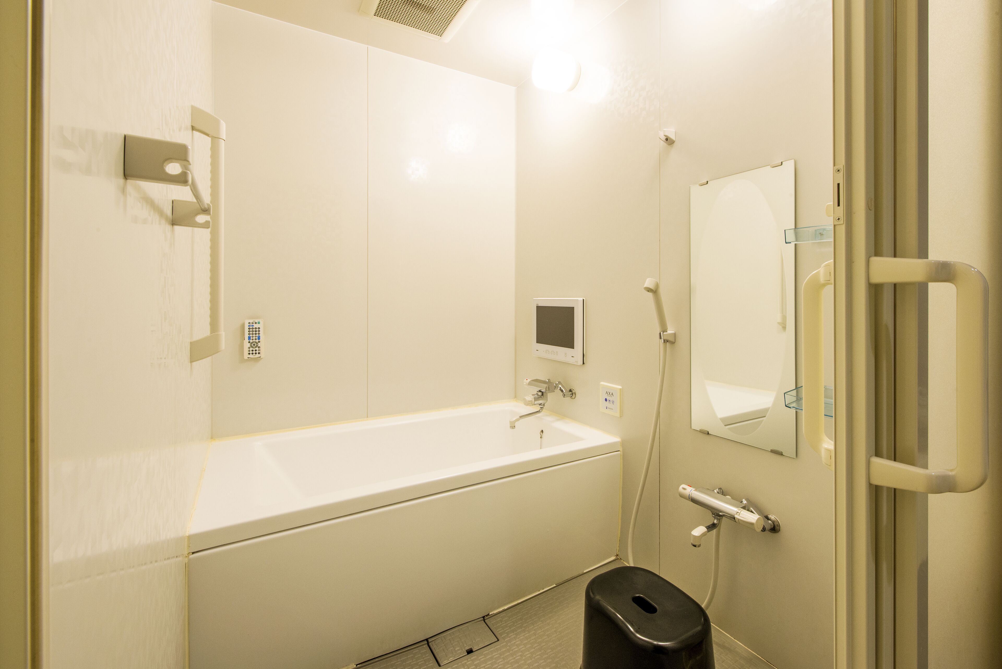 executive room | bathroom | free toiletries, hair dryer, slippers, bidet