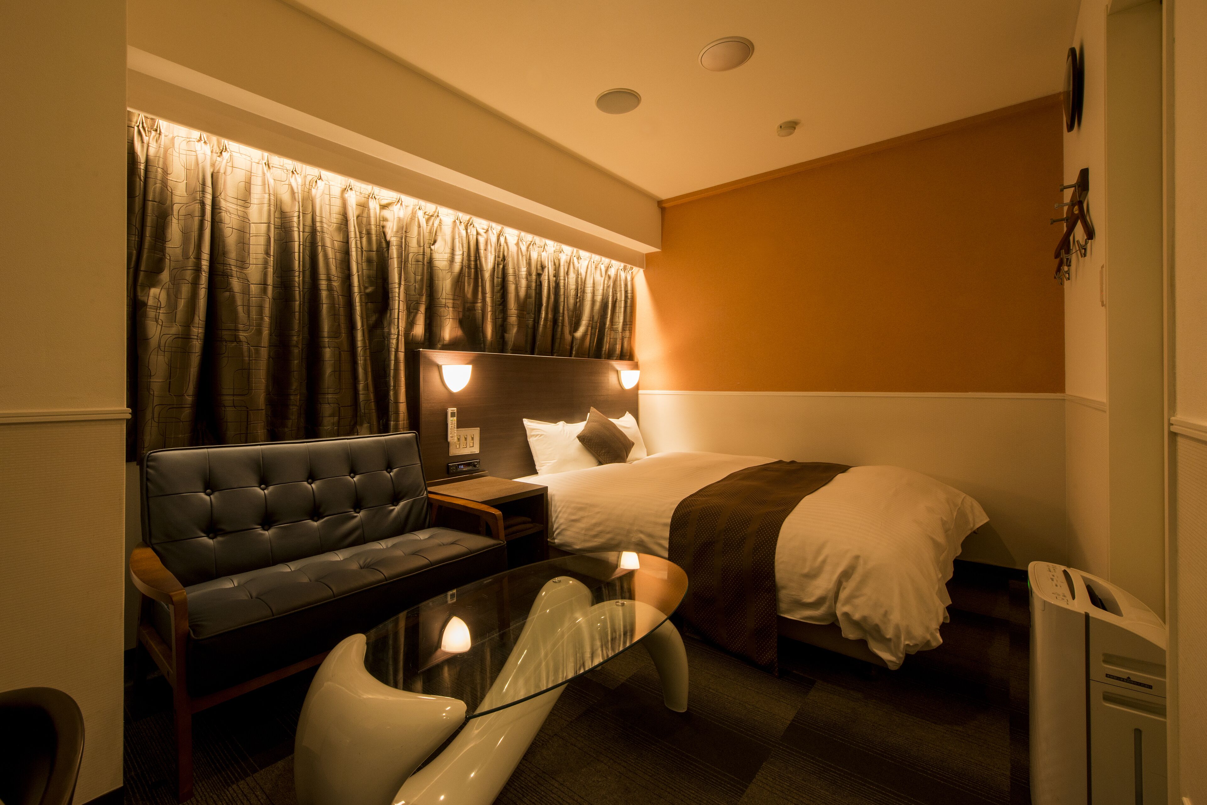 deluxe single room | down duvets, free wifi, bed sheets