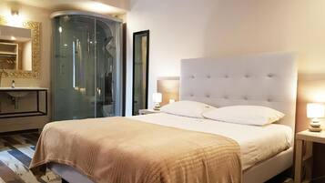 Quarto casal superior (Parking) | Edredons de pluma, camas com colchões de espuma com sistema de memória