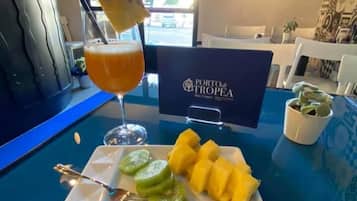 Daily continental breakfast (EUR 5 per person)