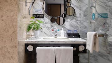 Classic Double Room, Non Smoking | Bathroom | Shower, free toiletries, hair dryer, towels