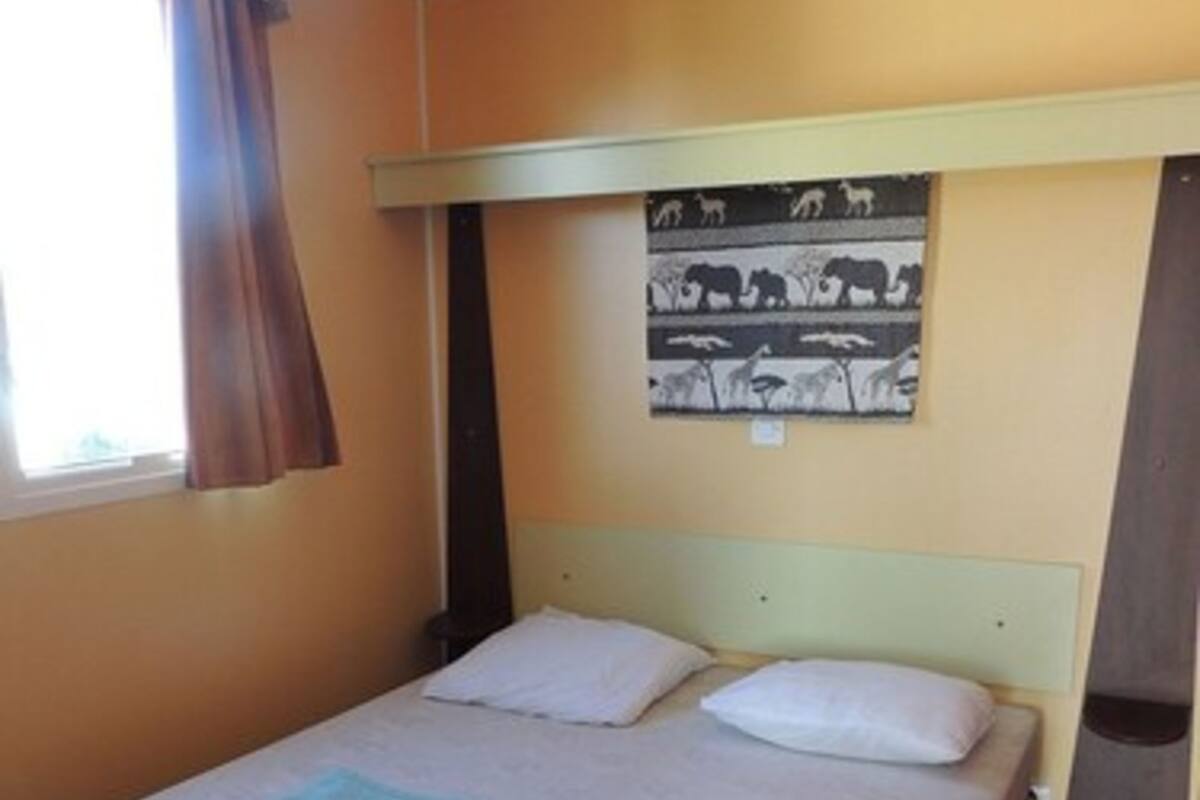 Decoración personalizada, muebles diferentes y ropa de cama
