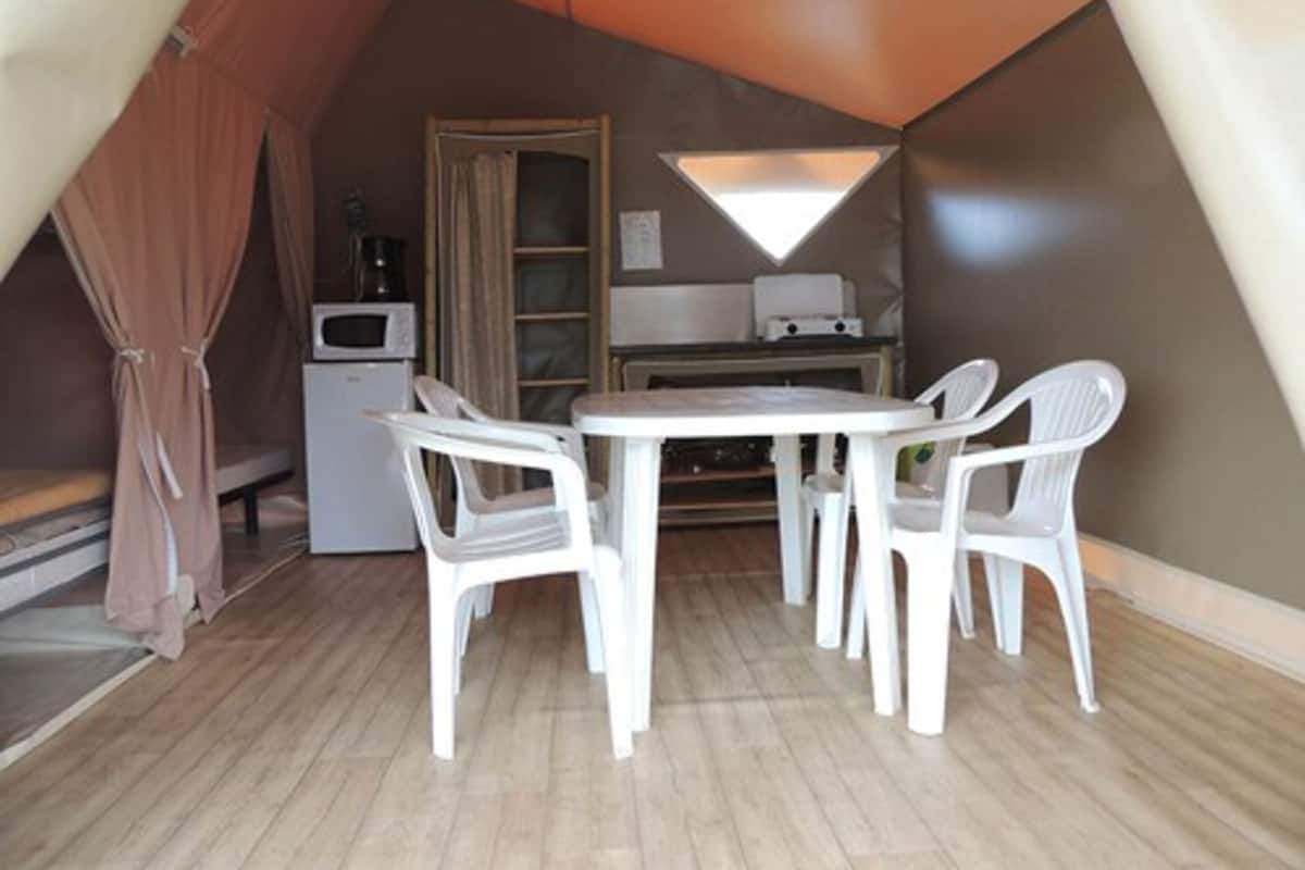 Tent (Canada) | Ruang tamu