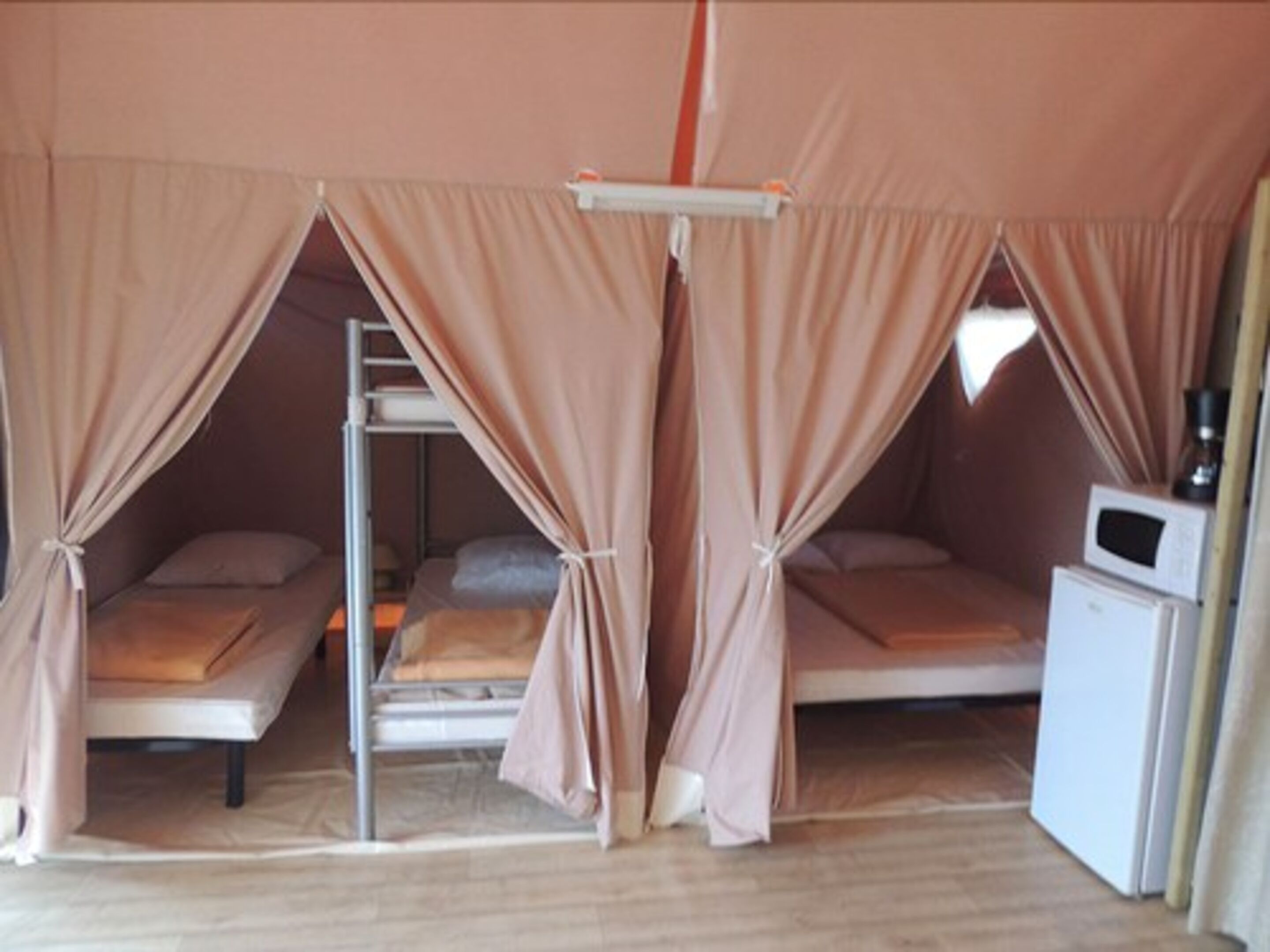 Décoration personnalisée, ameublement personnalisé, draps fournis