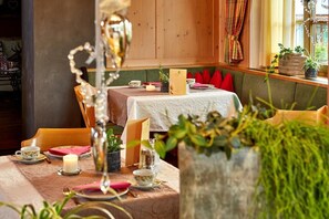 Free daily continental breakfast  - Landhotel zum Bad (Kruen)