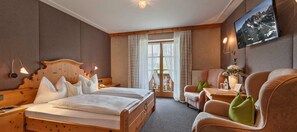 Double Room | Hypo-allergenic bedding, in-room safe, desk, blackout curtains - Landhotel zum Bad (Kruen)