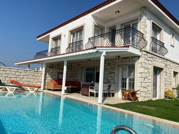 Pool - Vacation home De'Lale Villa with great views and pool in Izmir Reisdere (Izmir)