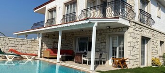 Vacation home De'Lale Villa with great views and pool in Izmir Reisdere