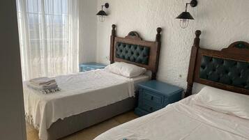 4 bedrooms, iron/ironing board, WiFi, bed sheets