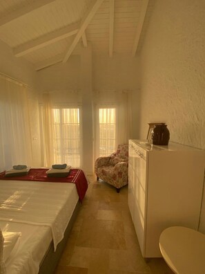 4 habitaciones, tabla de planchar con plancha, wifi y ropa de cama 