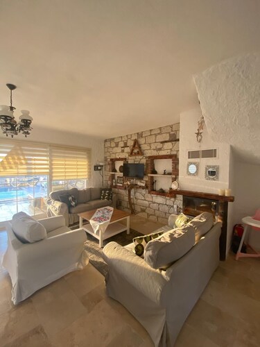 Vacation home De'Lale Villa with great views and pool in Izmir Reisdere