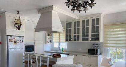Vacation home De'Lale Villa with great views and pool in Izmir Reisdere
