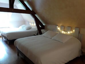 4 habitaciones, tabla de planchar con plancha y cuna de viaje 