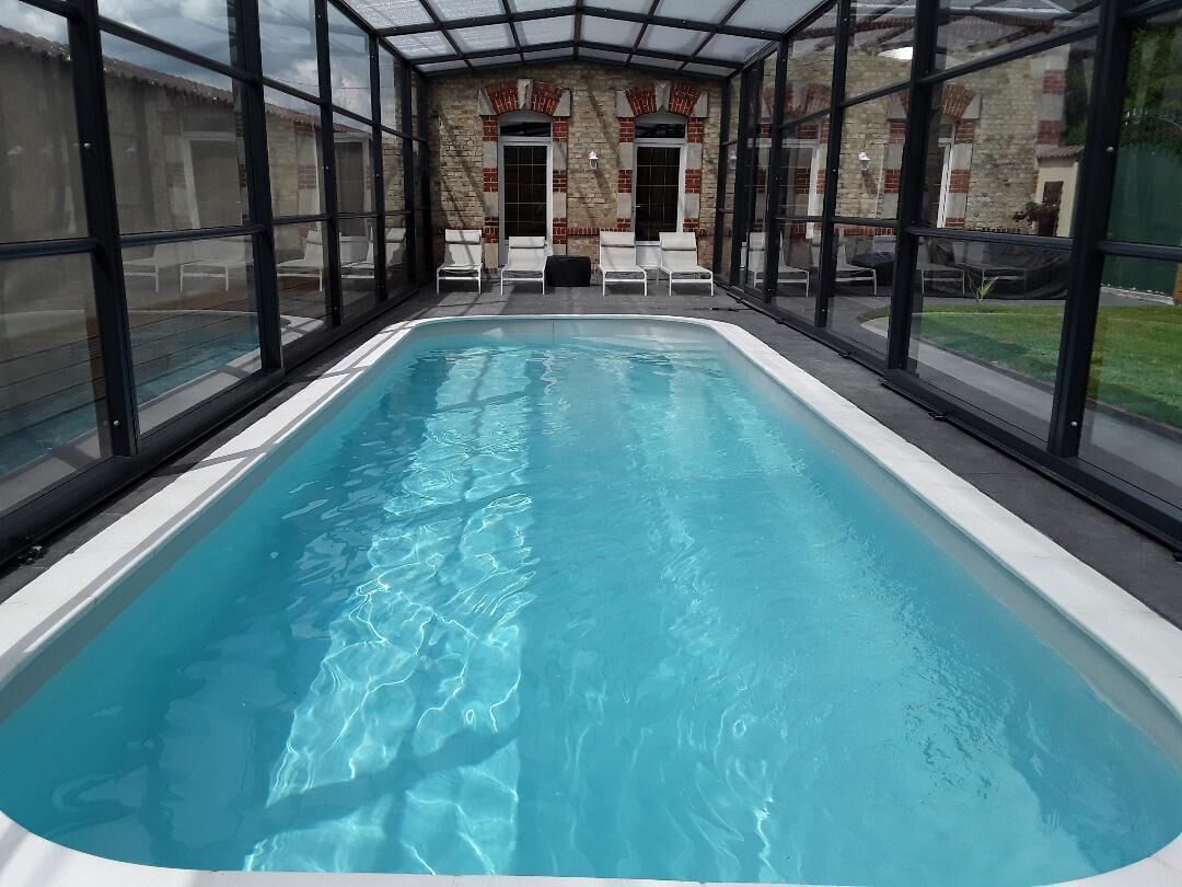 من حمّامات السباحة المغطاة، حمّام سباحة خارجي