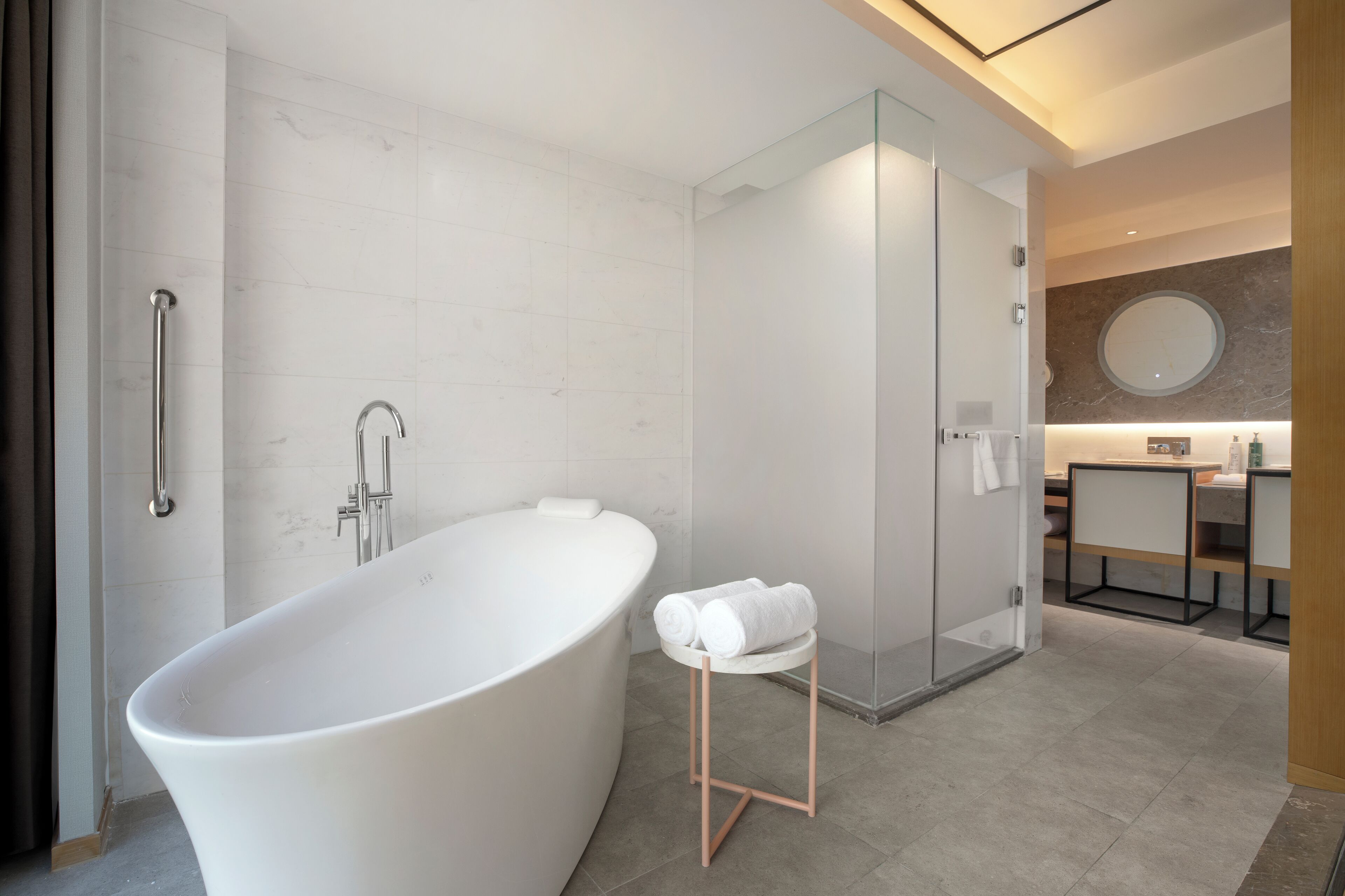 Suite – deluxe, 1 kingsize-seng | Dypt badekar