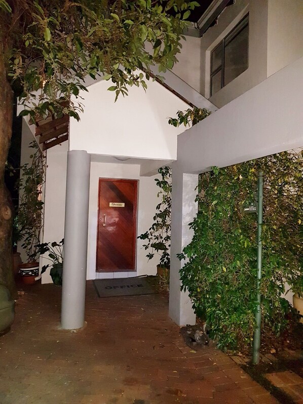 تفاصيل الفندق من الخارج