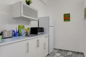 Appartement classique | Cuisine privée | Réfrigérateur grande capacité avec congélateur, four à micro-ondes