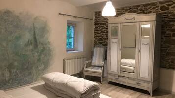 5 slaapkamers, een strijkplank/strijkijzer, wifi