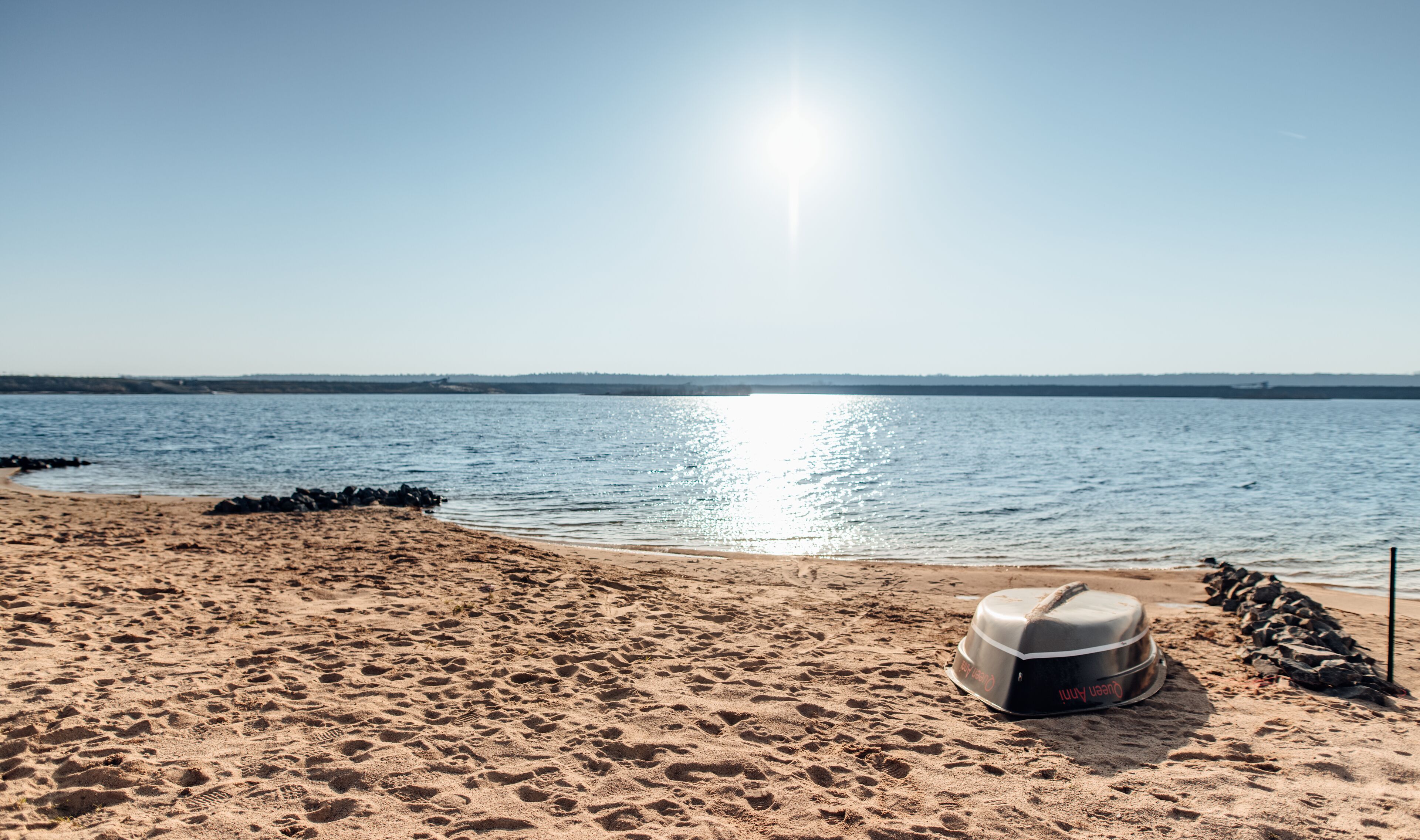Plage, chaises longues