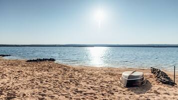 Plage, chaises longues