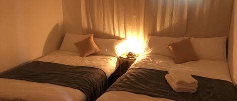 2 bedrooms, iron/ironing board, WiFi