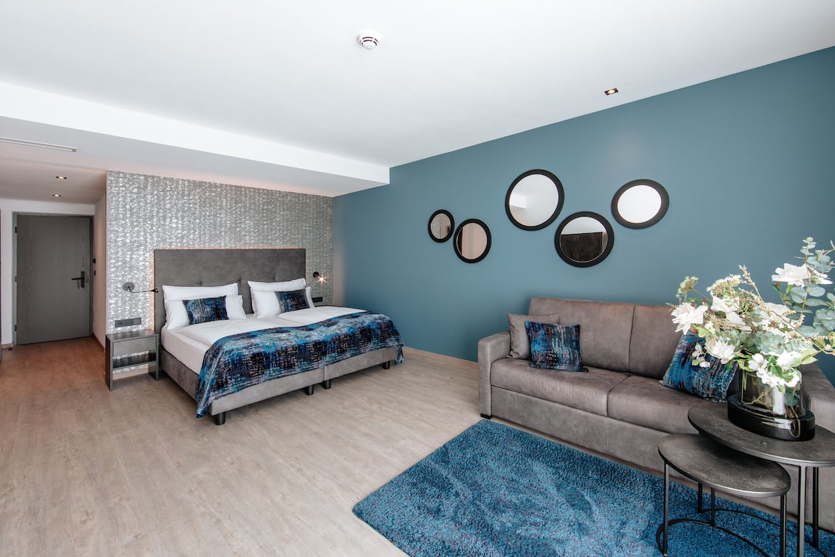 Panorama tweepersoonskamer | Luxe beddengoed, bedden met traagschuimmatras, een minibar