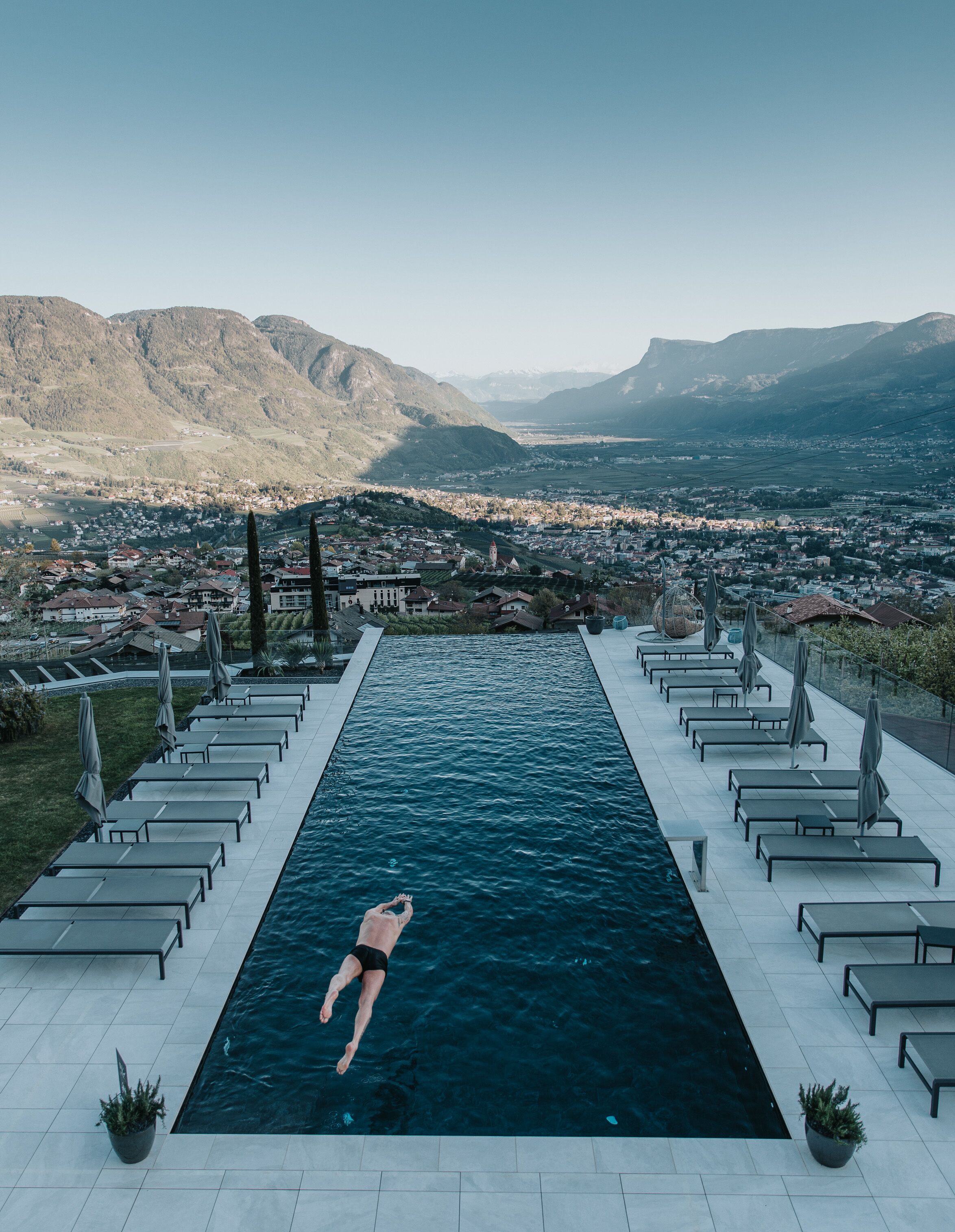 Piscine extérieure (ouverte en saison), parasols de plage