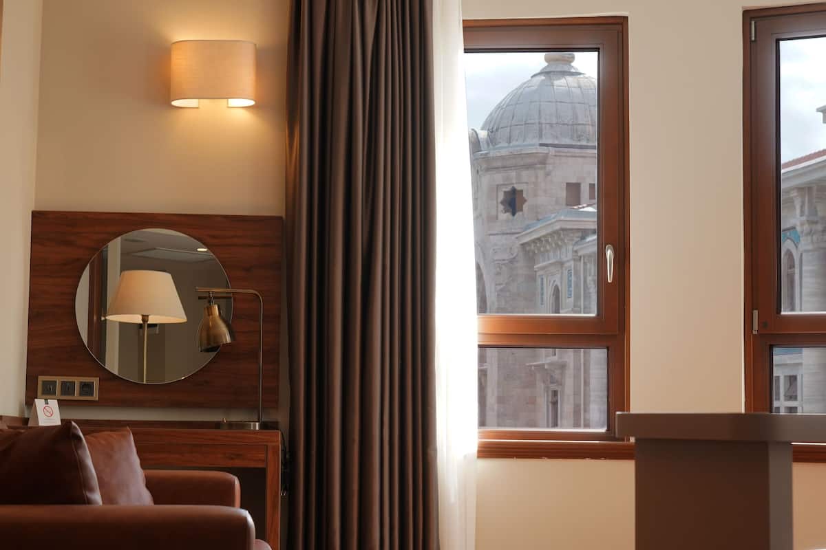 Suite with Bathtub | Sengetøy av topp kvalitet og senger med Select Comfort-madrass