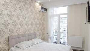 Economy Double Room | Soundproofing, iron/ironing board, WiFi (free), bed sheets - 5 Rooms (Batumi)