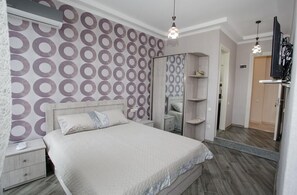 Soundproofing, iron/ironing board, free WiFi, bed sheets - 5 Rooms (Batumi)