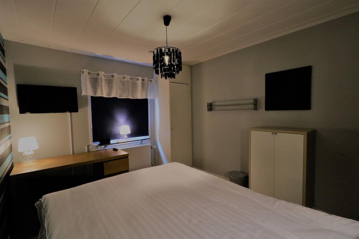 Exclusive Double Room | Soundproofing, free WiFi, bed sheets