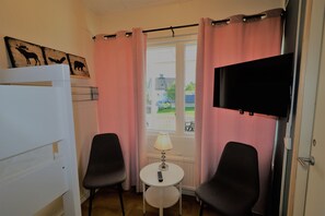 Deluxe Twin Room | Soundproofing, free WiFi, bed sheets