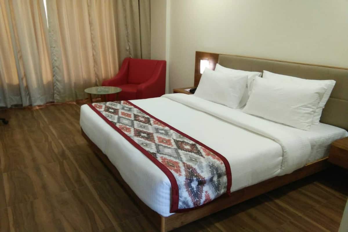Superior Room | In-room safe, desk, iron/ironing board, free WiFi
