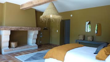 5 bedrooms, iron/ironing board, travel cot, free WiFi