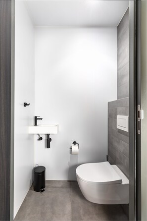 Studio Business | Phòng tắm | Buồng tắm vòi sen, vòi sen phun mưa, đồ dùng nhà tắm miễn phí 