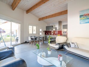 TV - Contemporary House for 6 with Garden, Near Lake & Ocean in Peaceful Biscarrosse (Biscarrosse)