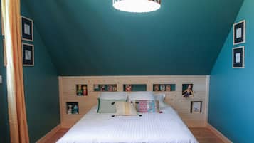 Studio (Mario) | 2 bedrooms, premium bedding, down duvets, individually decorated