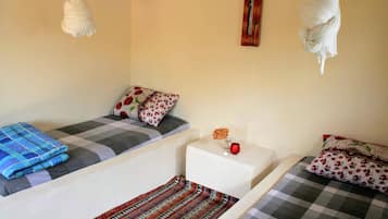 Basic Twin Room, Shared Bathroom | Blackout drapes, bed sheets