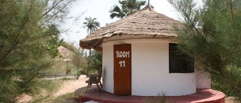 Basic Cabin, Private Bathroom | Blackout drapes, bed sheets