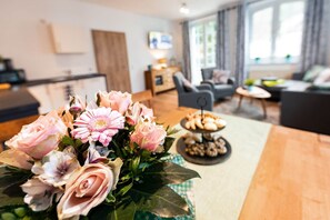 TV, music library - Vacation apartment "Katarina 1", right next to Landhotel Albers - your landlords (Schmallenberg)