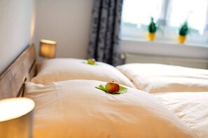 2 bedrooms, iron/ironing board, travel crib, free WiFi - Vacation apartment "Katarina 1", right next to Landhotel Albers - your landlords (Schmallenberg)