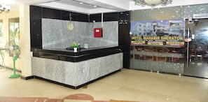 Quầy tiếp tân