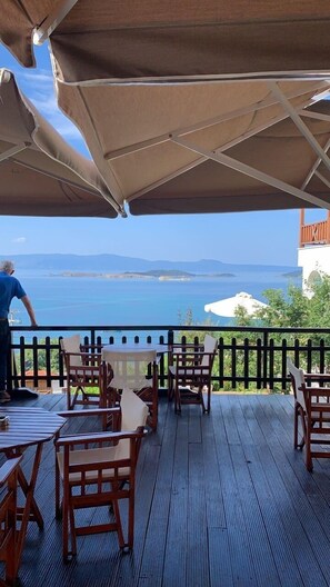 Terrace/patio - Hotel Filoxenia (Aristotelis)