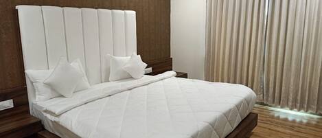 Deluxe Double Room | Desk, free WiFi