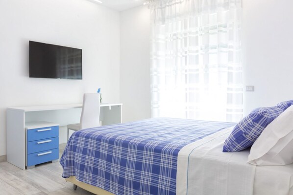 A bedroom with a bed, a desk, and a TV. - New & Stylish two Bedroom Apartment with Balconies (Sant'Agnello)