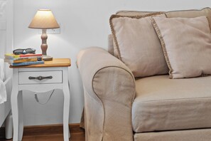 Deluxe Apartment | Living area | 140-cm flat-screen TV with cable channels, Smart TV, Netflix