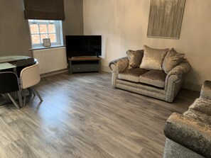 TV, stereo - Boutique Suites Worcester - Diglis Suite (Worcester)