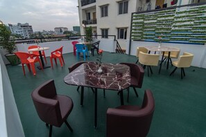 Daily buffet breakfast for a fee - APLUS Hostel (Mandalay)
