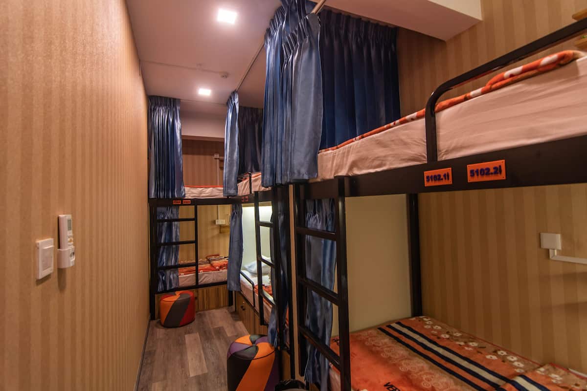 Soundproofing, free WiFi, bed sheets